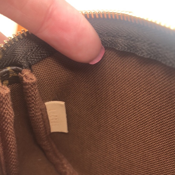 Louis Vuitton Mini Pochette Accessoires - Picture 3 of 6